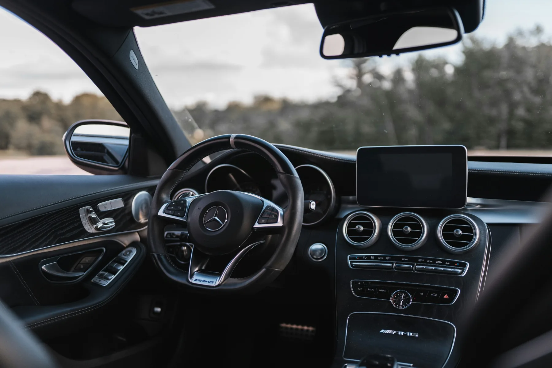 Modern vehicle interior suited to tracking and dashcam systems